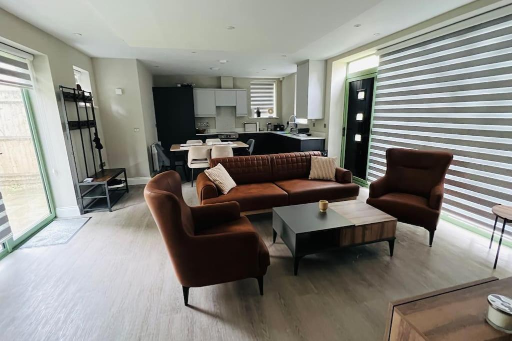 A House Designed For You… Edmonton Buitenkant foto