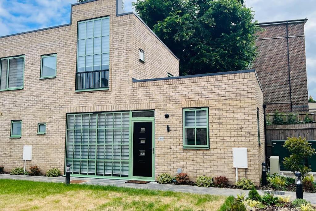 A House Designed For You… Edmonton Buitenkant foto